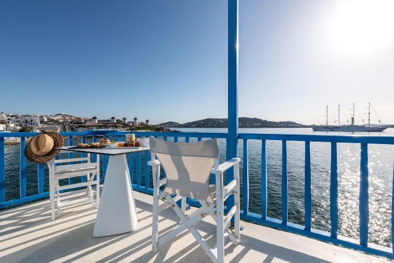 Bluetopia Suites Mykonos Town Esterno foto