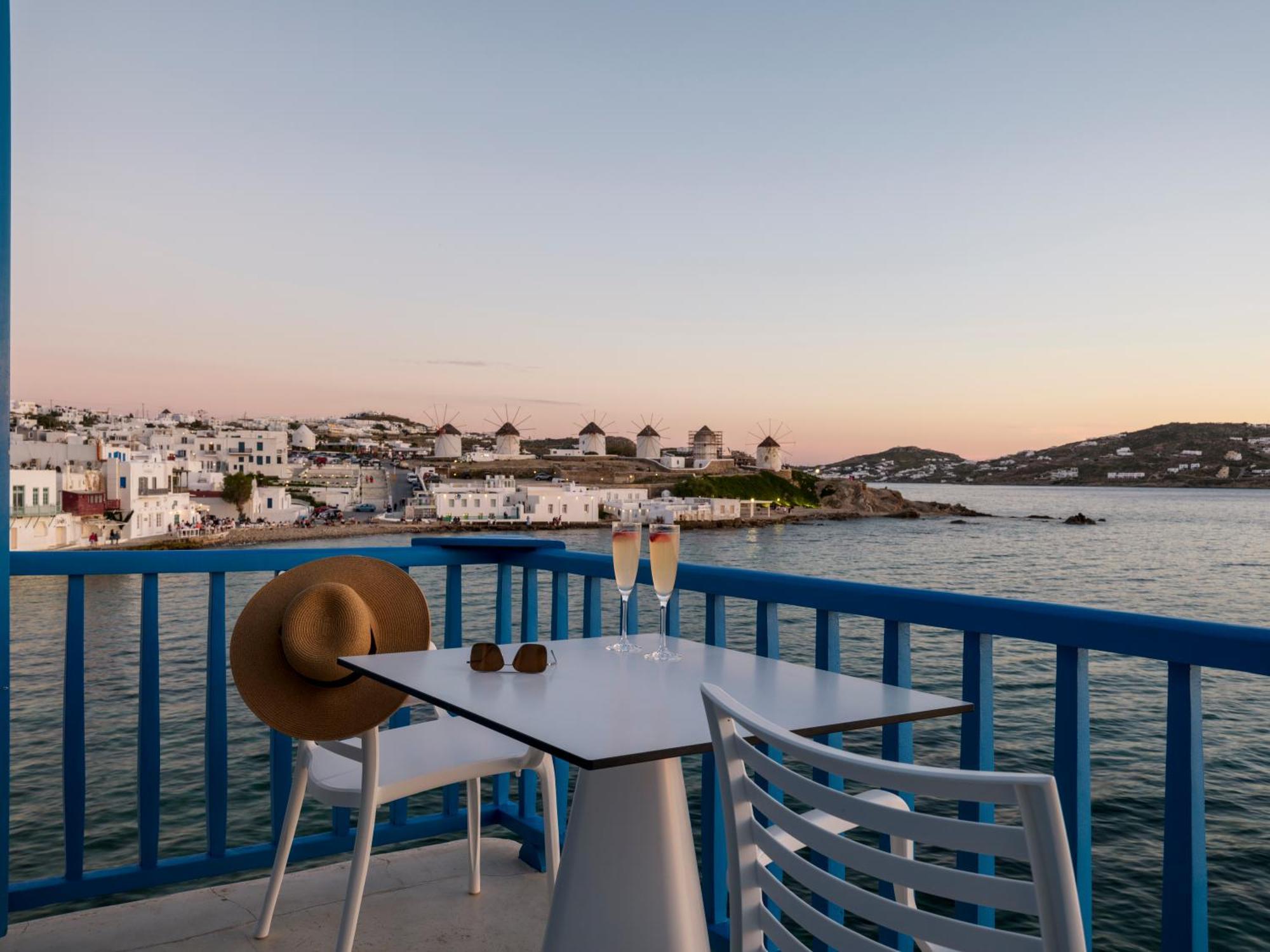 Bluetopia Suites Mykonos Town Esterno foto