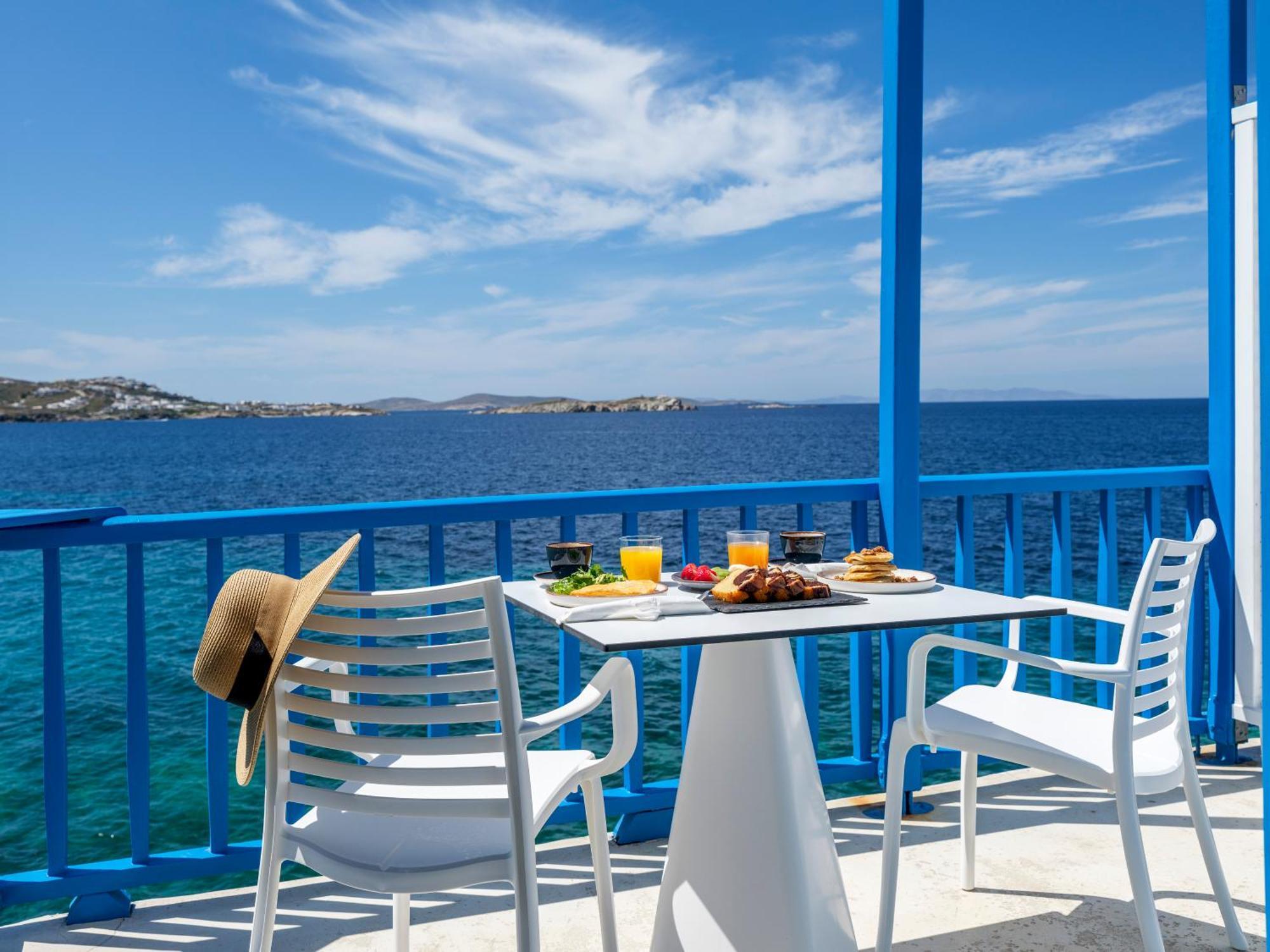 Bluetopia Suites Mykonos Town Esterno foto