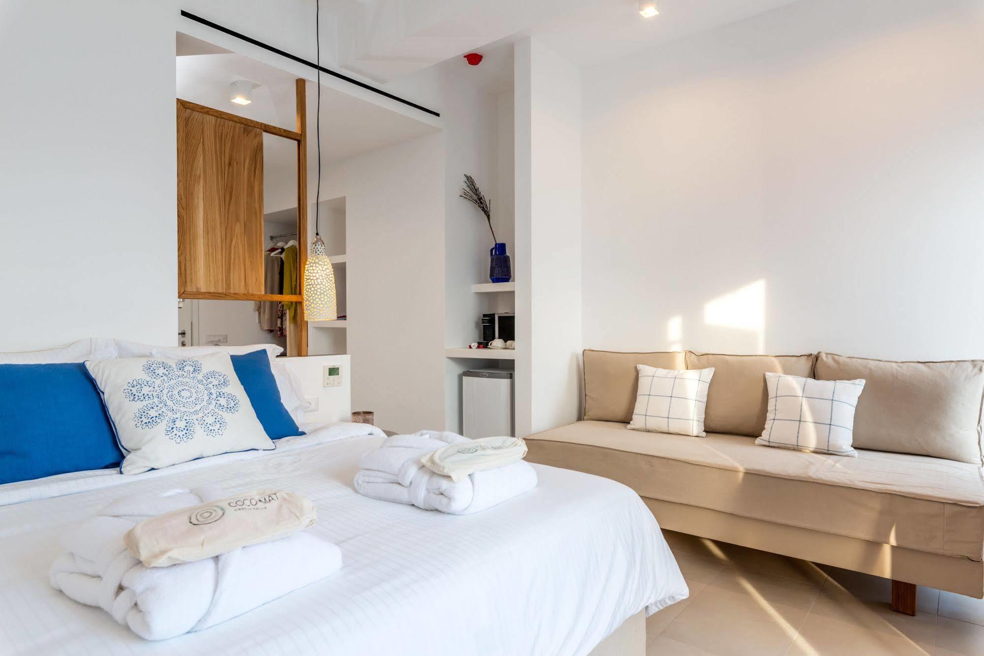 Bluetopia Suites Mykonos Town Esterno foto