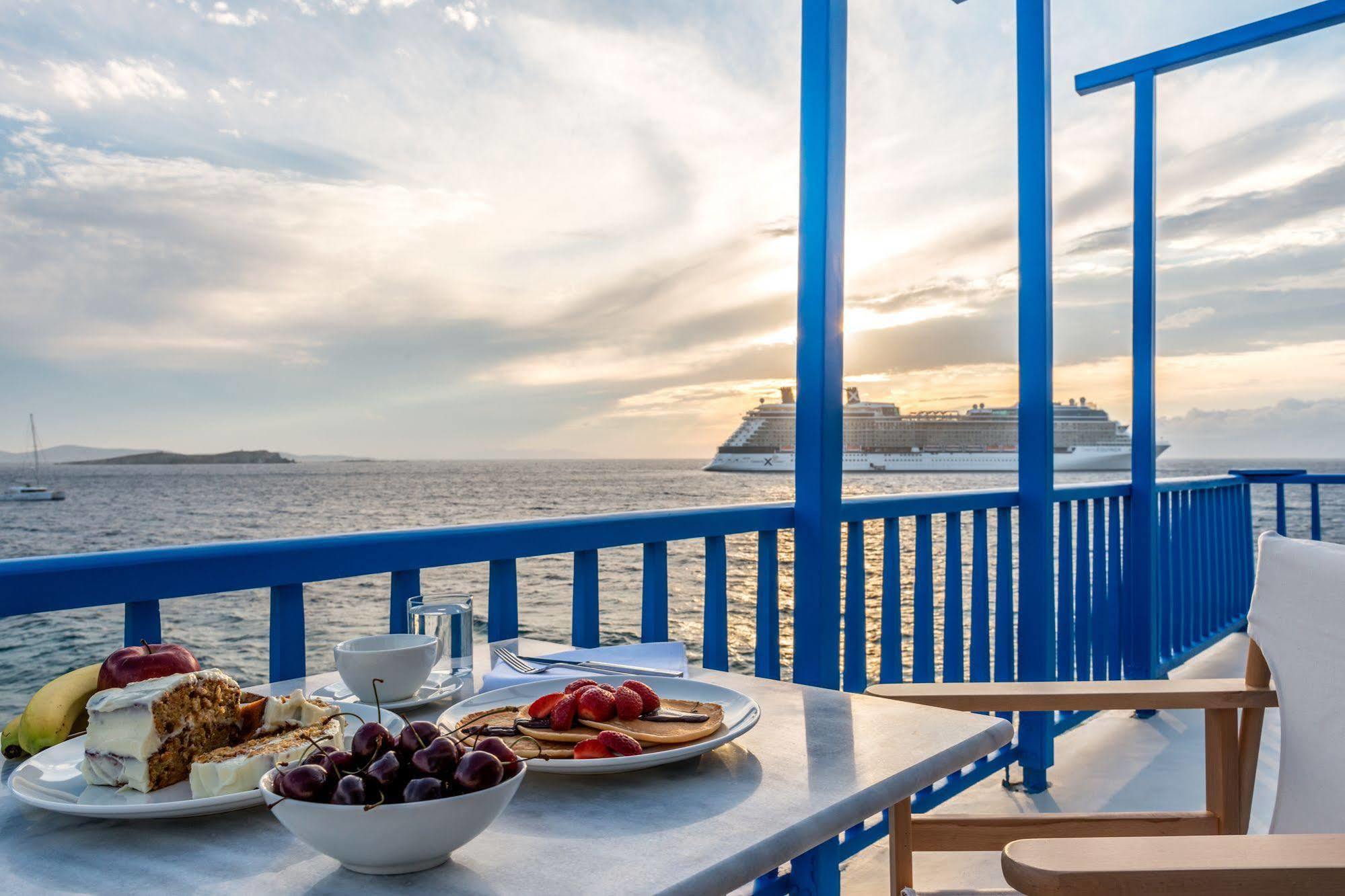 Bluetopia Suites Mykonos Town Esterno foto